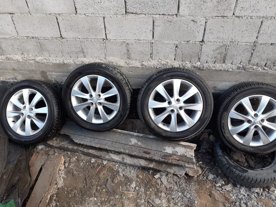 Продам комплект летних шин с дисками