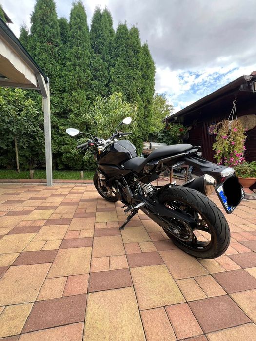 Motocicletă G 310R ușor avariat