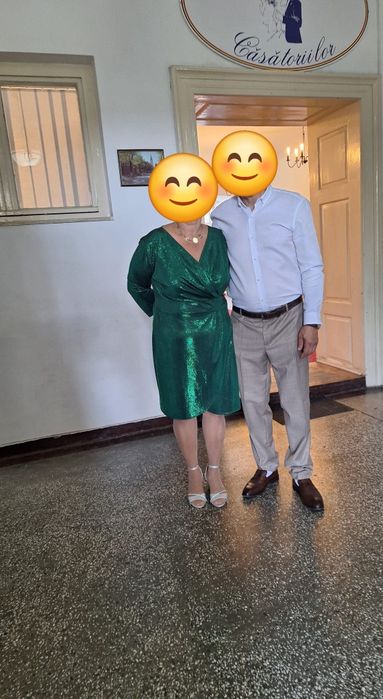 Rochie de culoarea verde smarald. 200 de lei negociabil