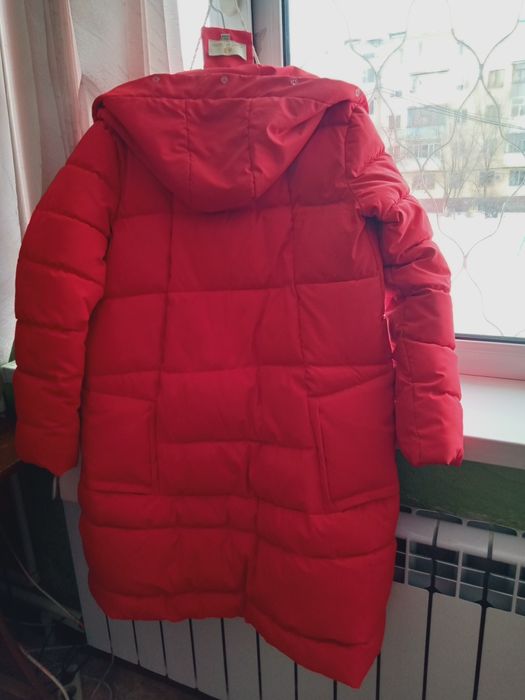 Продам красный пуховик