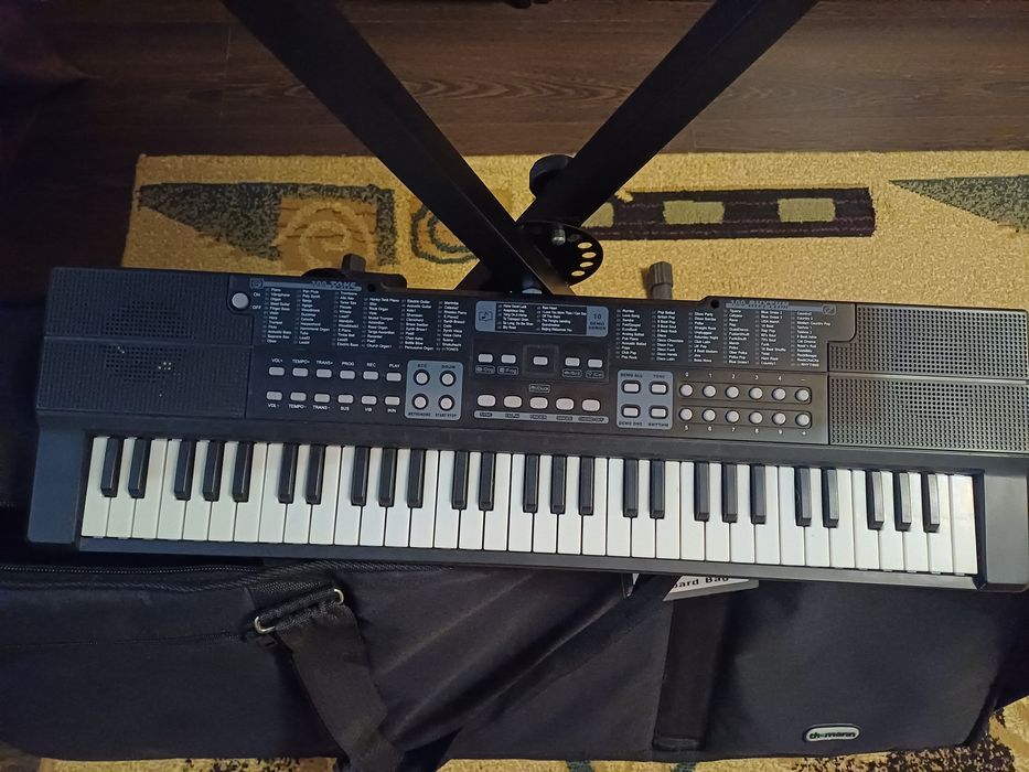 Vând  Yamaha PSR E443