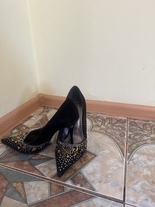 Вечерние замшевые туфли