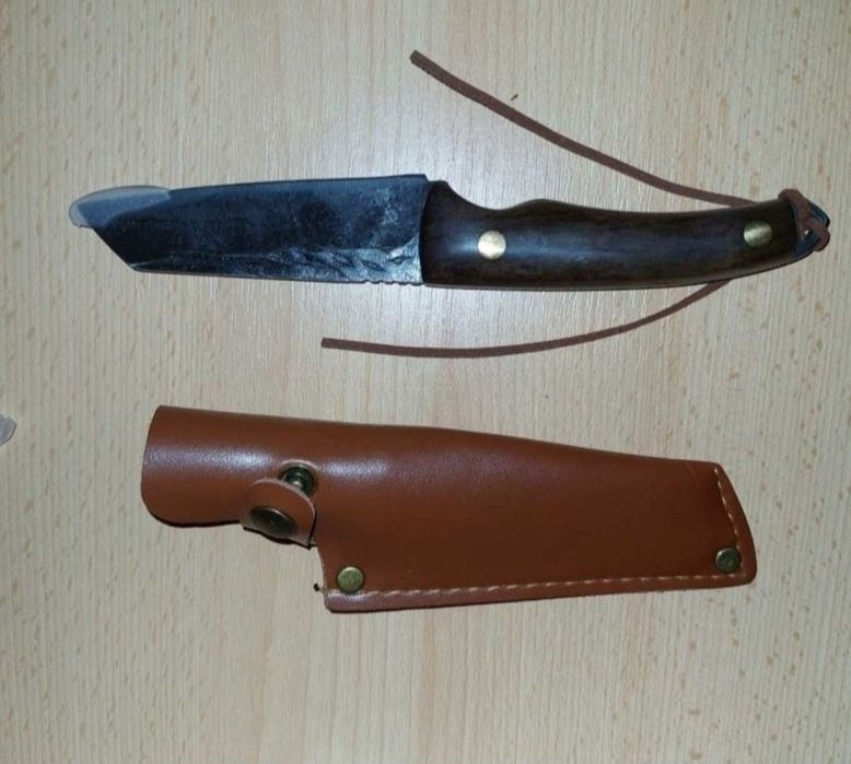 Cutit cu teaca lama forjata