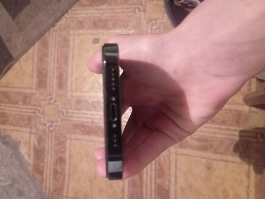 Продам срочно айфон 12