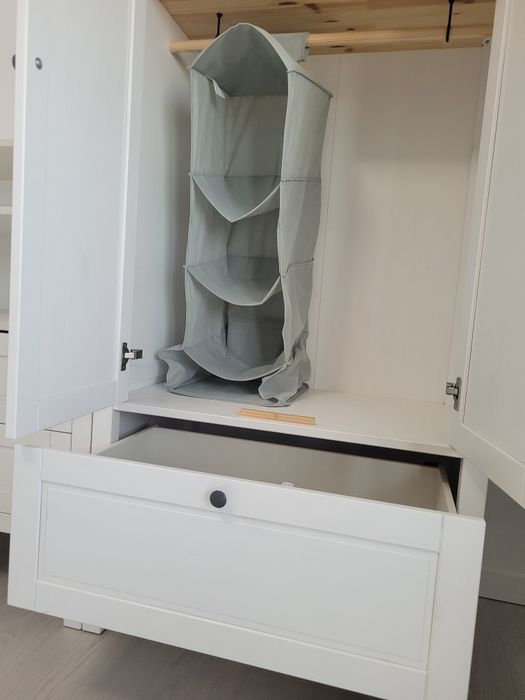 Vand dulap haine + masa de infasat/comoda Sundvik Ikea