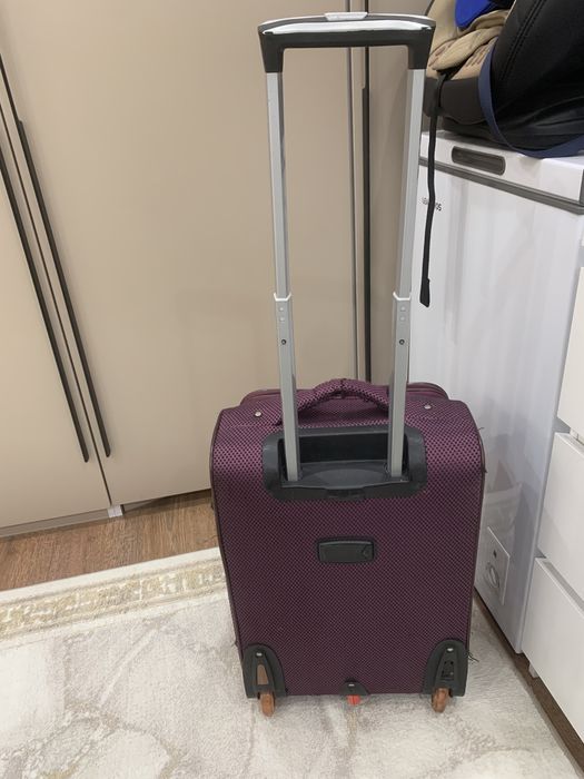 Продам чемодан размер м