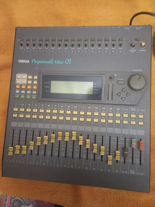 Пулт Yamaha, стъпало Yamaha, Behringer пулт