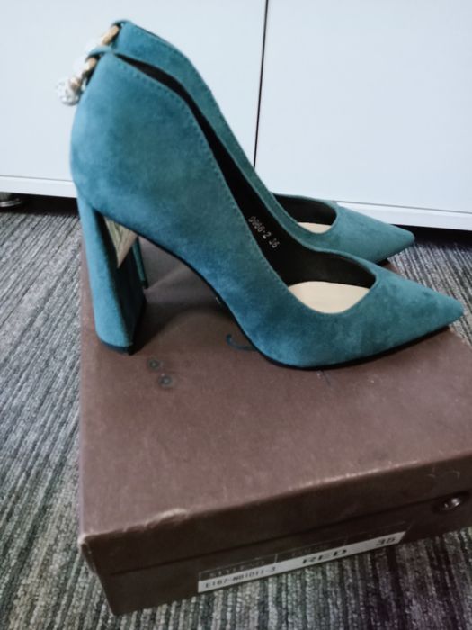 Продам туфли лодочки