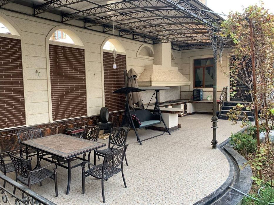 Шота Руставели Ракат 7 соток  Дом 400  кв,