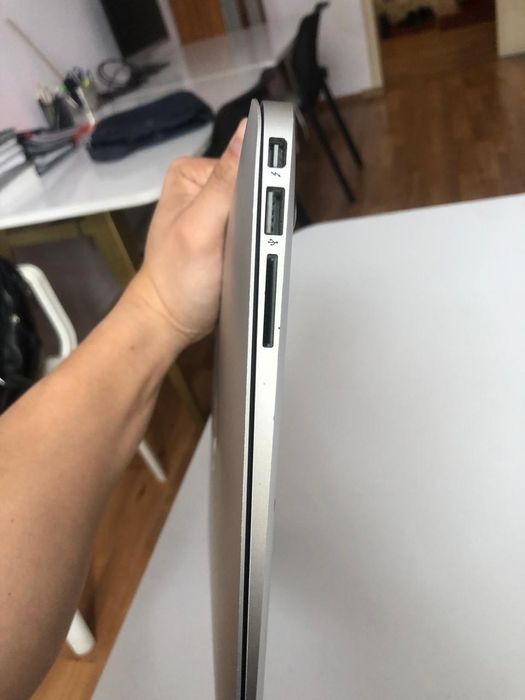 Продам ноутбук MacBook