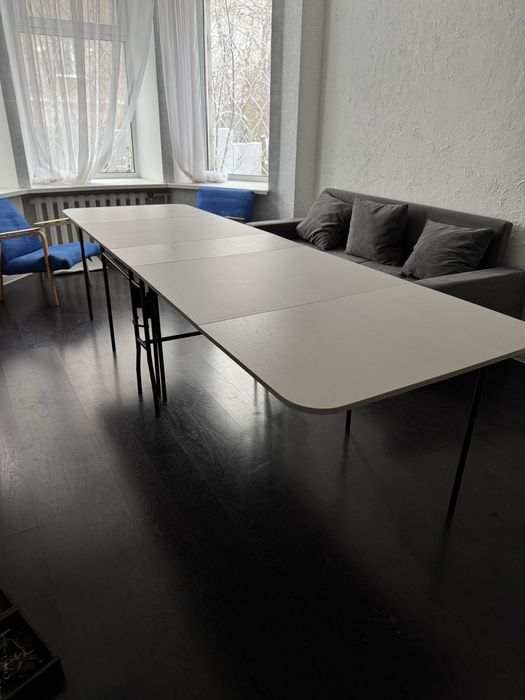 Продаю стол книжку