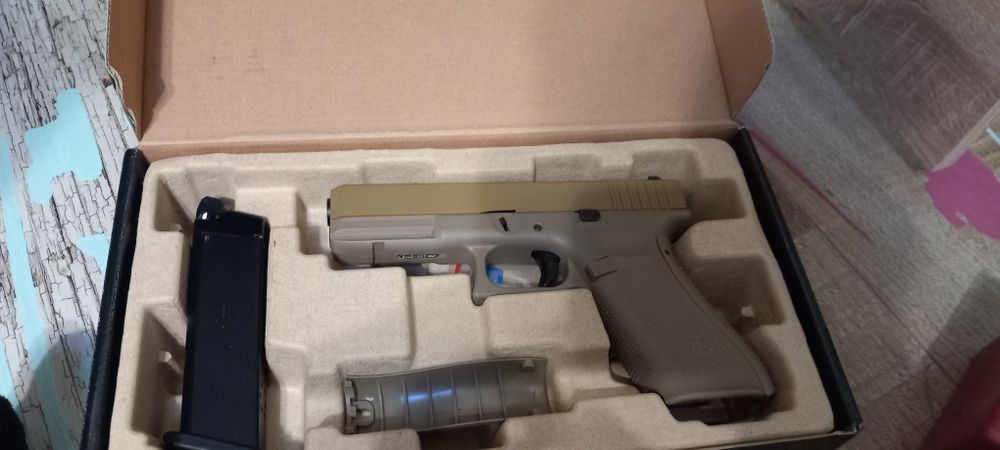 Продавам ерсовт пистолет глок 17