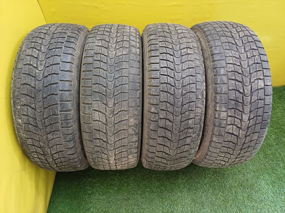 Шины R17 235/65 Dunlop комплект.