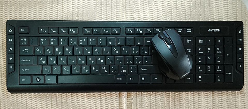 Продаю комплект: беспроводную клавиатуру и мышку А4 TECH