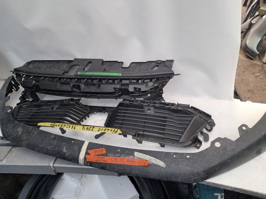 Решетка в броня  предна лайсна броня Peugeot 2008 Peugeot 208