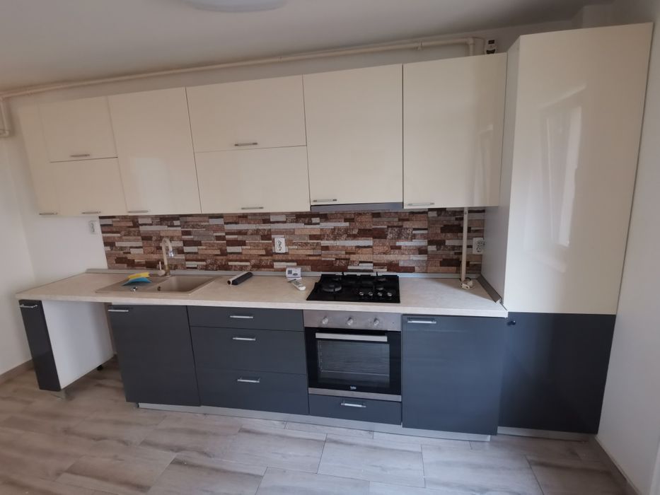 Închiriez apartament 3 camere decomandat + loc parcare zona Dobroesti , gol gata de mutat / se face contract ( Zona Pod Fundeni - Dobroesti)