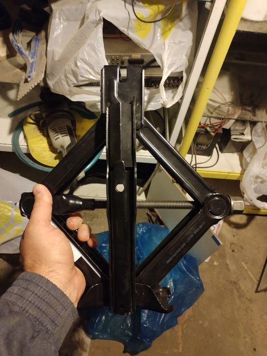 Продам домкрат в отличном состоянии