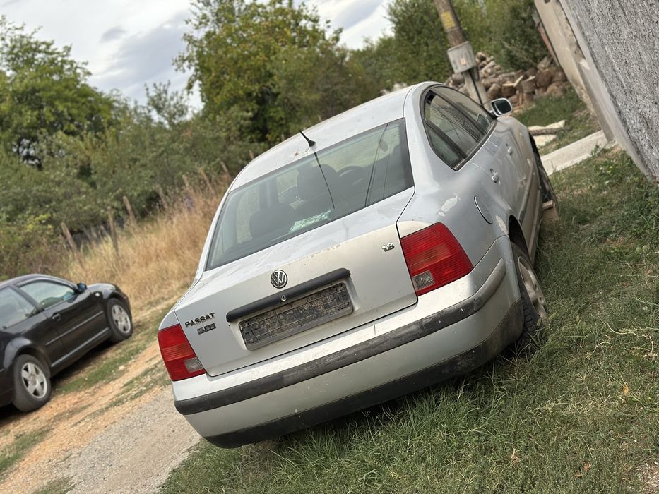 Volkslagen passat на части