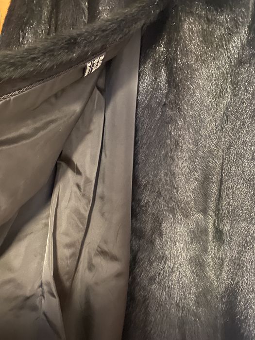 Haina lunga din blana de nutrie neagra