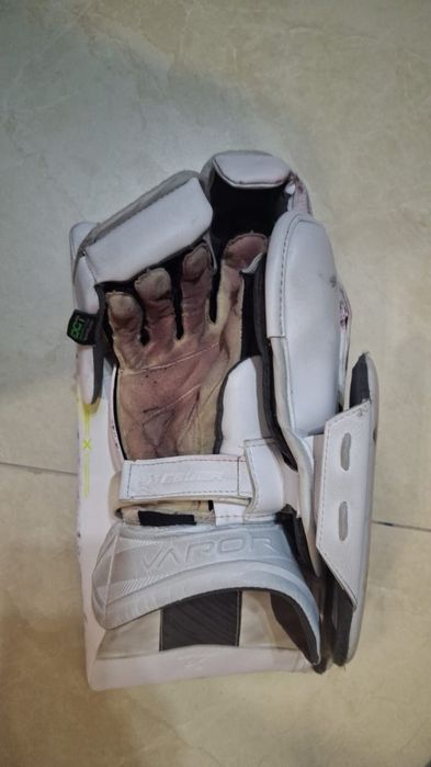 Продам перчатки хоккейного вратаря