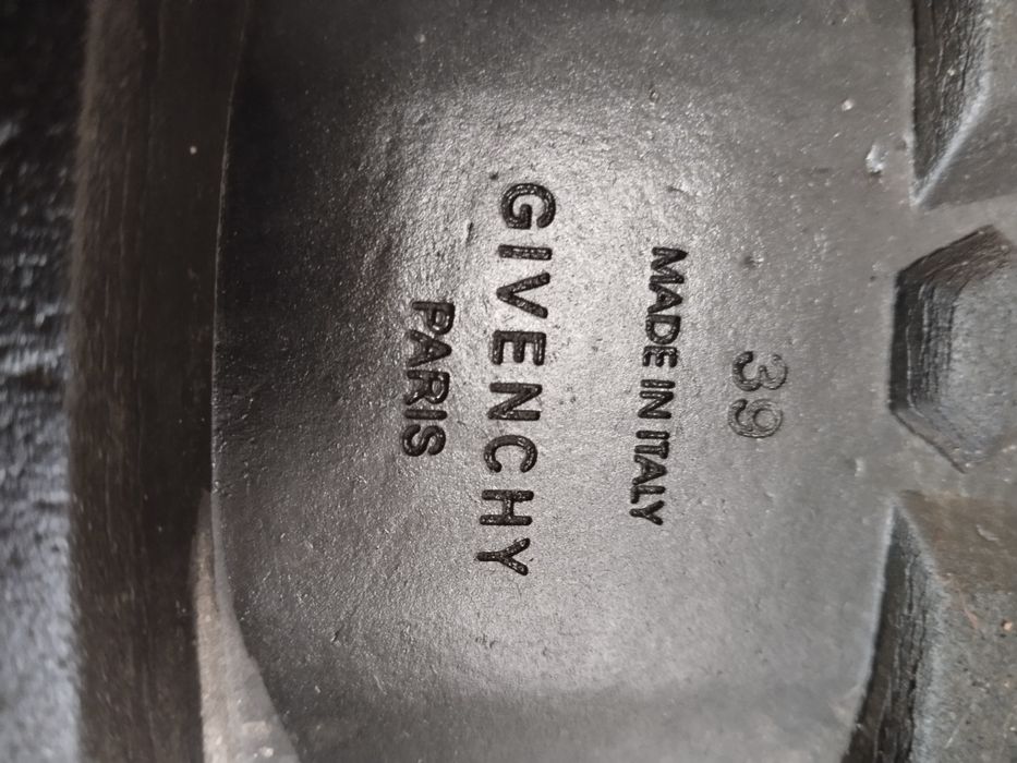 Продам женские кожаные ботинки