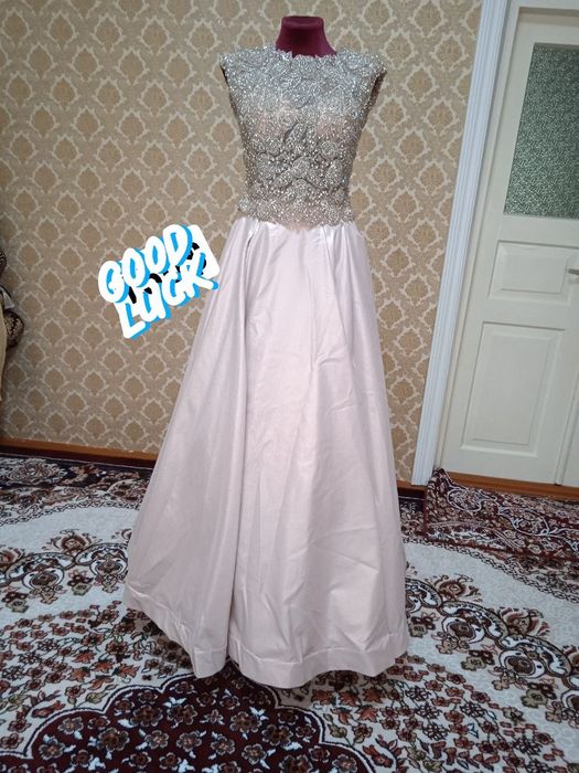Вчерный платья качество бомба Одето 2 раза