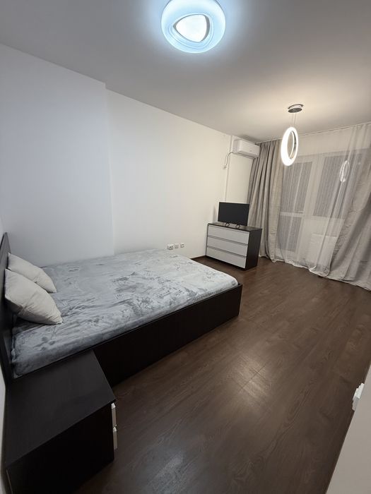 Inchiriez garsoniera cu curte