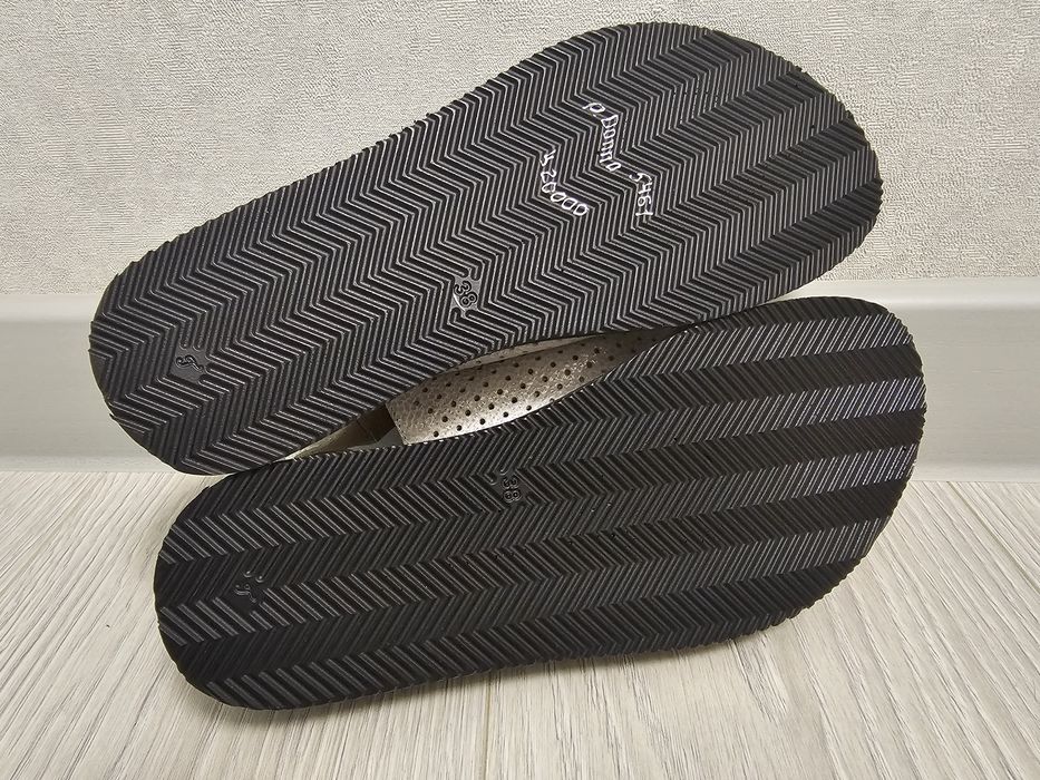 Продам босоножки