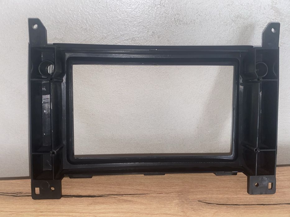 Ramă adaptoare 2-DIN Mercedes Vito W639 NOUĂ