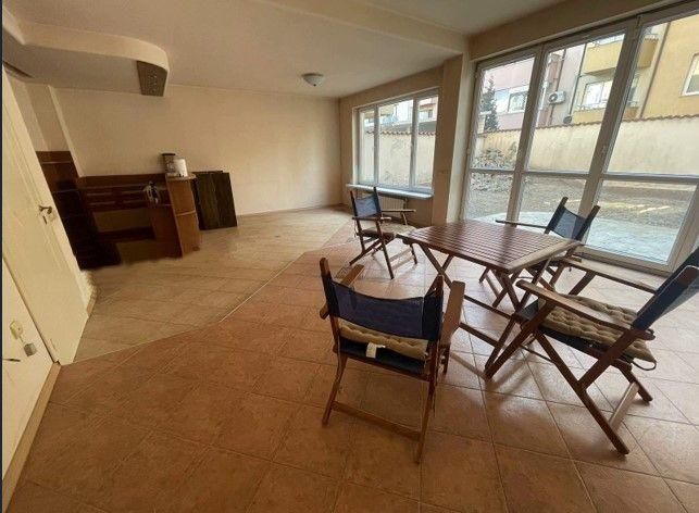 Дава се под наем Къща в Пловдив, Център - 582 кв.м за 2396.49 € - Снимка #1