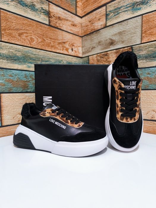 Calvin Klein/Karl Lagerfeld/Love Moschino/Michael Kors/Valentino/Buffa