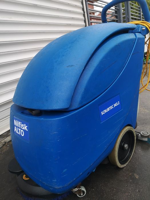Подопочистваща Машина Nilfisk Scrubtec  на 220V  За всички Настилки