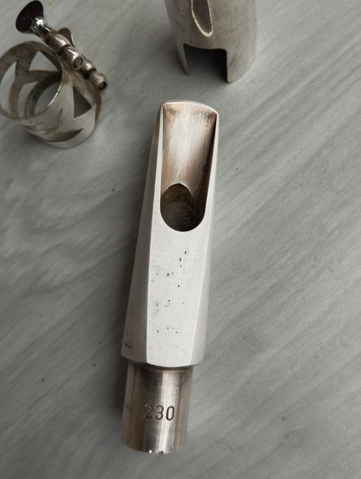 Mustiuc saxofon tenor