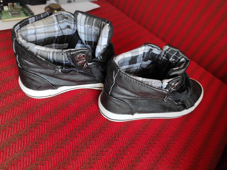 Adidasi  din piele, Nr. 33,  moderni, usori si foarte comozi