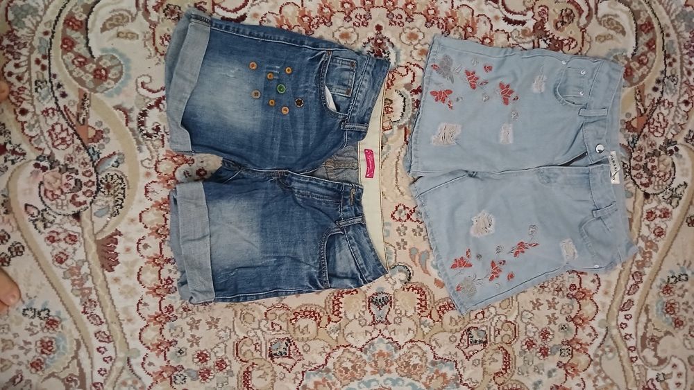 Прямые джинсы и  шорты