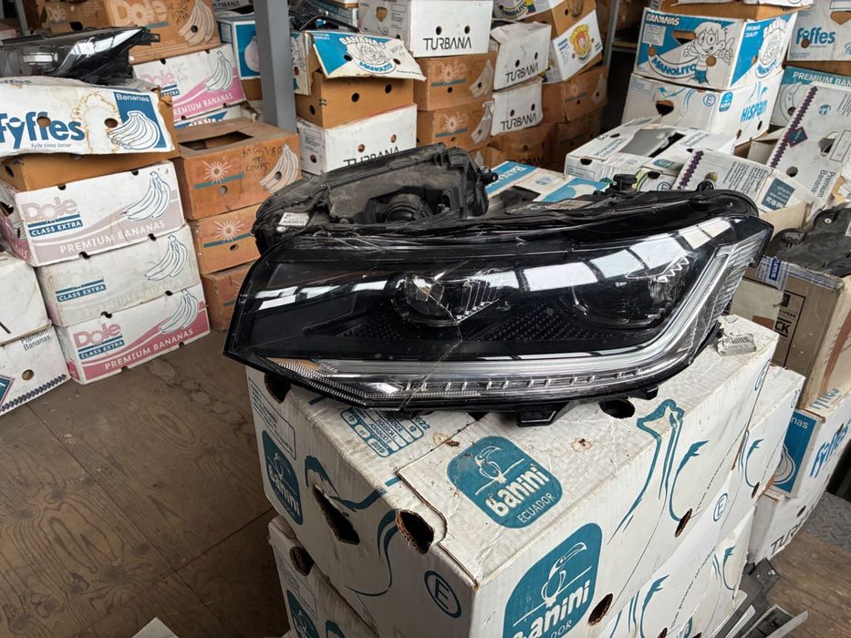 Ляв фар Vw T-Cross. С модул. 2GM998478. За части