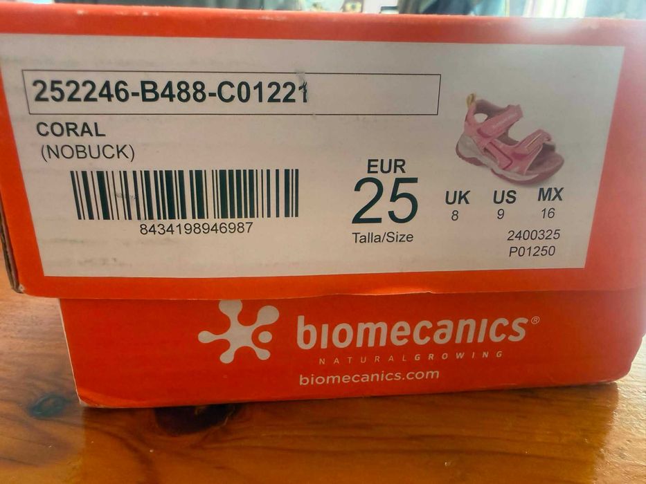 Biomecanics Детски сандали нови