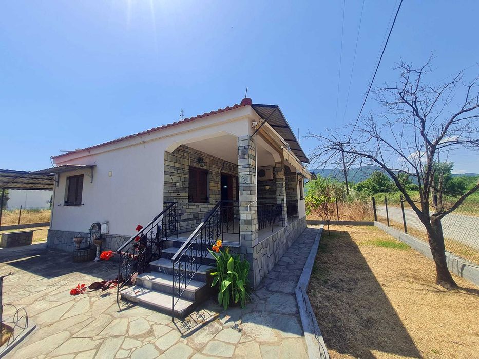 Продава с площ 85 м2 и двор 508 м2 в Паралия Врасна, Гърция