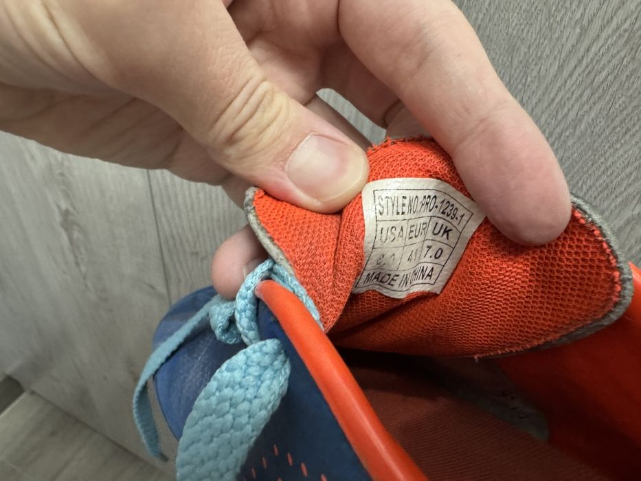 Продам футбольные бутсы сороконожки 41 размер