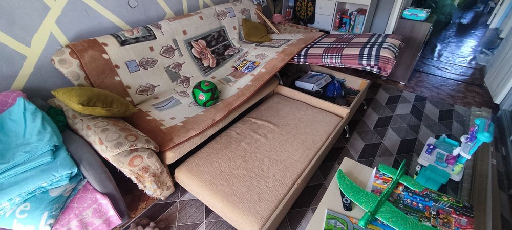 Диван угловой отдам бесплатно