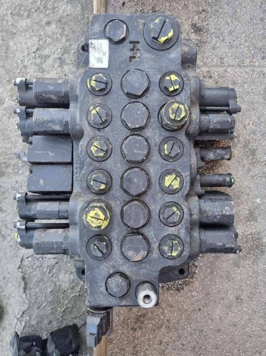 Distribuitor jcb 3cx 4cx