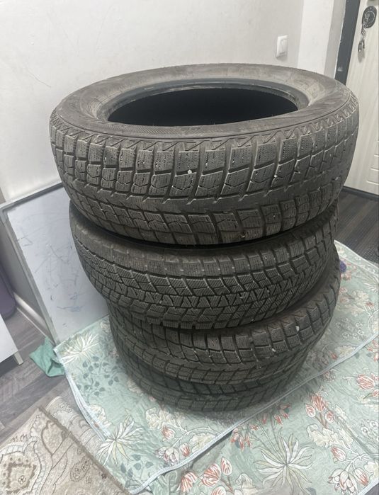 Продам зимние шины б/у 225/60/18