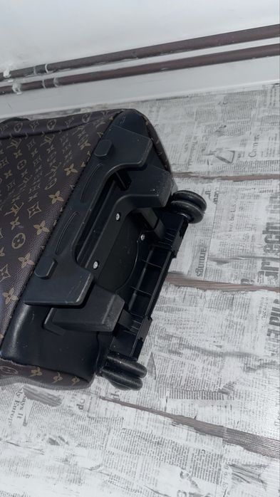 Troler valiza avion bagaj de mana nou Louis Vuitton