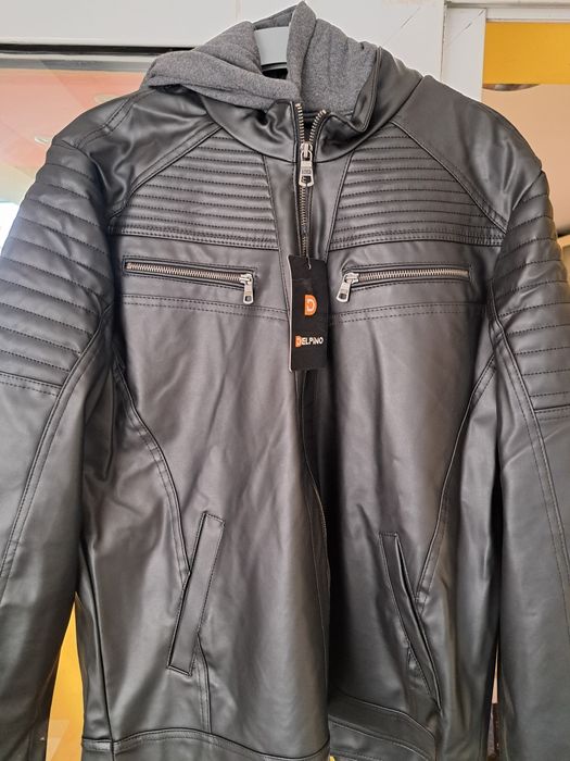 Кожено яке със сваляща се качулка