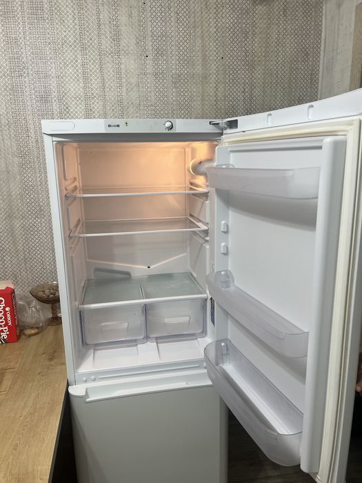 Продам холодильник Индезит