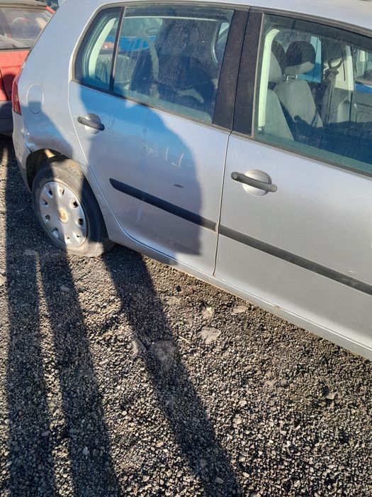 Продавам фолксфаген голф 5 на части