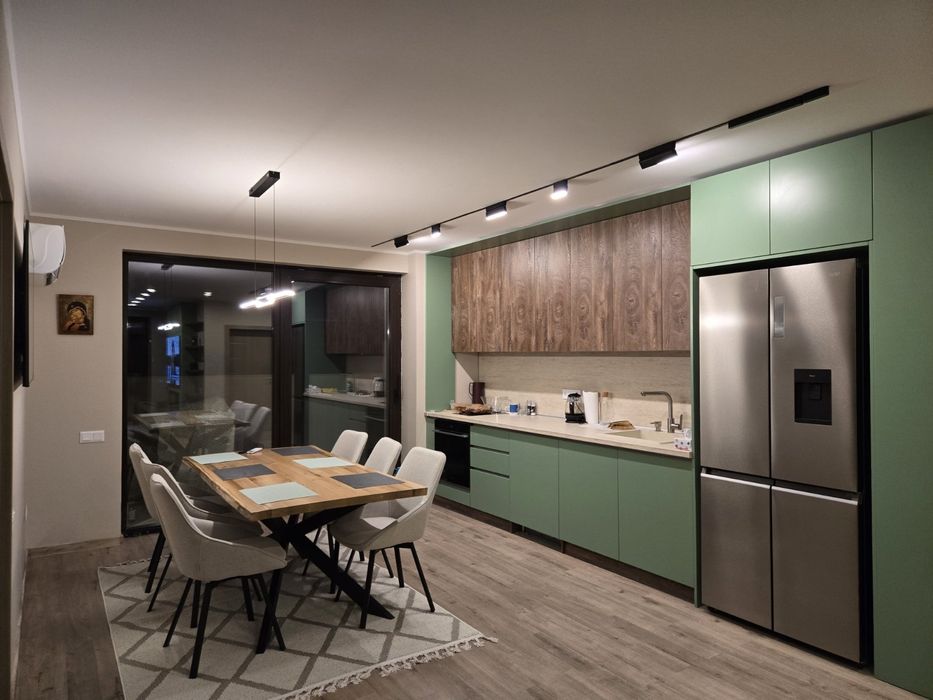 Продава  спешно чисто нов, луксозен мансарден четиристаен апартамент