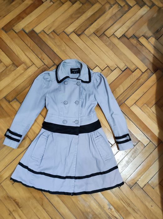 Страхотен сив тренчкот