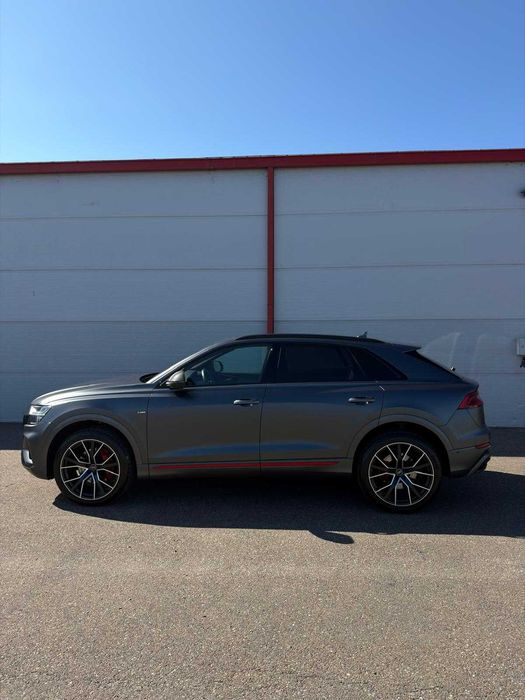 Audi Q8 S-Line - 33.500km. 55.000€ + TVA Deductibil