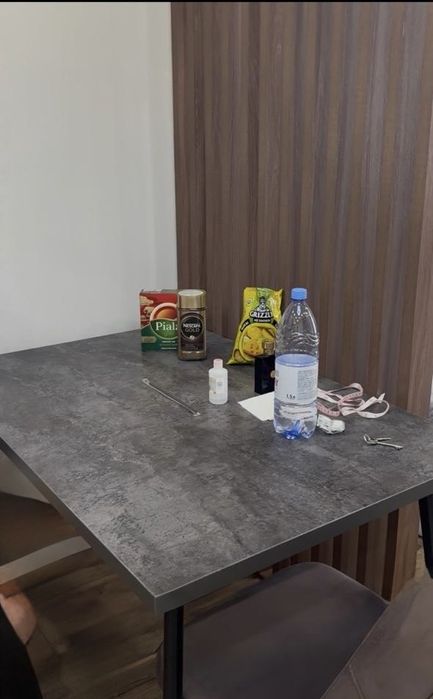 Стильный обеденный стол